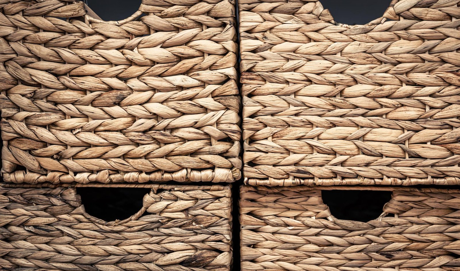 http://img.b2bpic.net/free-photo/wicker-baskets-close-up-background-photo-texture_169016-19343.jpg